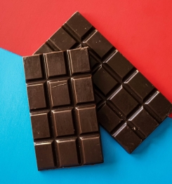 DARK CHOCOLATE FORMULATIONS AND PRODUCTION PROCESSES