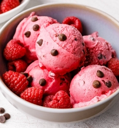 DIET AND LIGHT RASPBERRY ICE CREAMS ( FACTORY - MADE ) FORMULATIONS AND PRODUCTION PROCESS