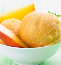 DIET AND LIGHT APRICOT ICE CREAMS ( FACTORY - MADE ) FORMULATIONS AND PRODUCTION PROCESS