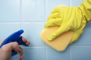 HOW TO MAKE BATH TILE CLEANER SPRAY