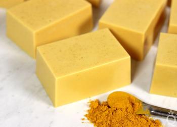 HOW TO MAKE TURMERIC SOAP WITH TURMERIC OIL