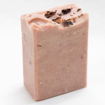 Production process of rose hard soap with herbal rose oil