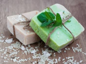 HOW TO MAKE PEPPERMINT SOAP WITH PEPPERMINT OIL