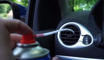 Production et formulation de spray nettoyant pour climatiseur pour voiture