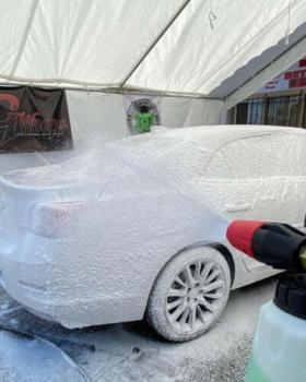 Producción de champú de lavado de coches de espuma de nieve.