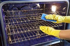 Etapy produkcji płynnego detergentu w sprayu do czyszczenia piekarników | Preparaty produkcyjne